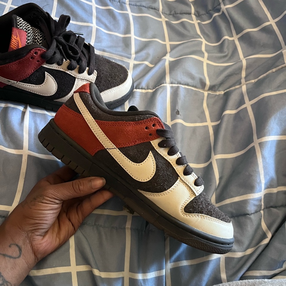 Nike Men's Black, Red, and White Sneakers